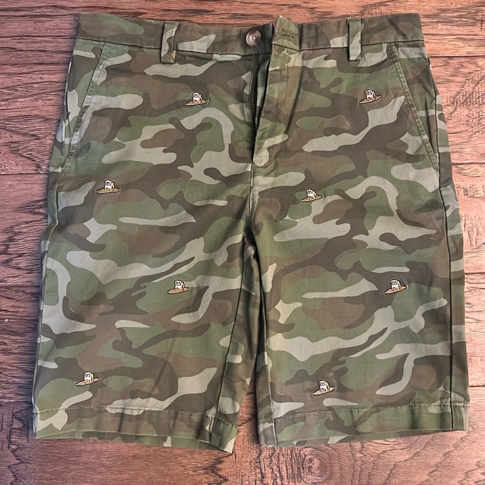 Boys Camo print Vineyard Vines shorts size 18